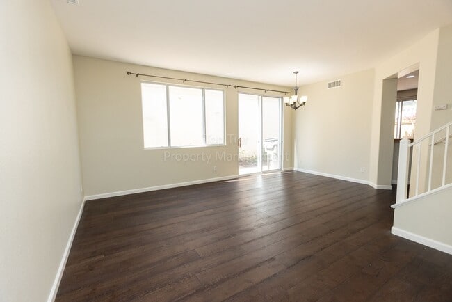 Building Photo - Beautiful home in Sunset Glen with 4 bedrooms 2.5 bath, 1726 Sq Ft available NOW