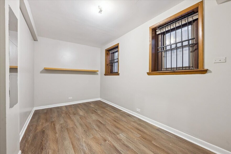 Building Photo - 1128 W Diversey Pkwy