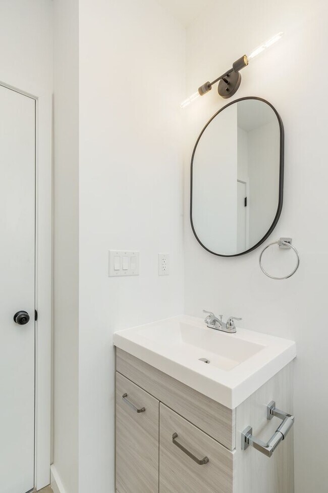 Building Photo - 5758 Spruce St