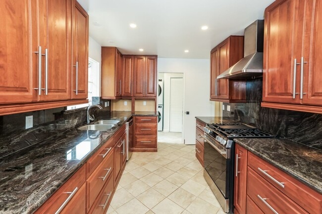 Building Photo - 3 Bedroom Home Available In Albany!