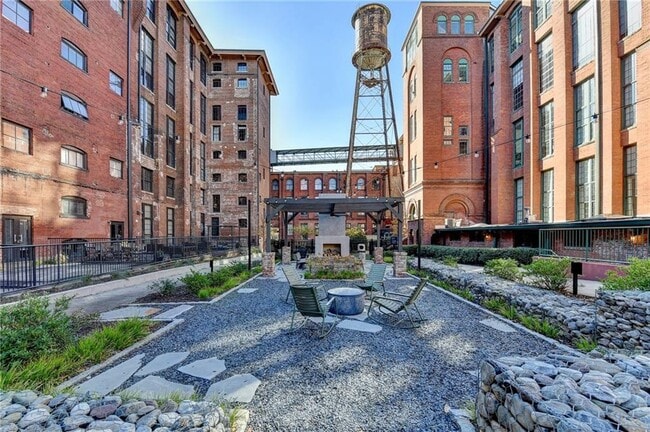 Building Photo - 170 Boulevard SE