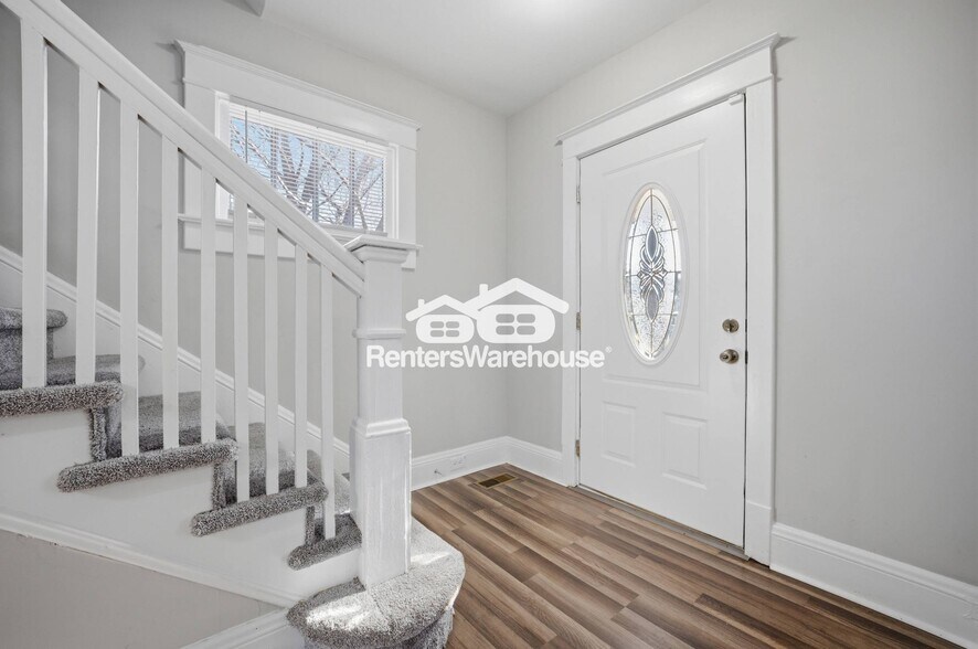 Building Photo - 2729 Somme Ave