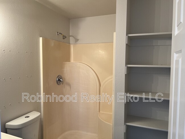 Building Photo - 1515 Glenmoor Dr