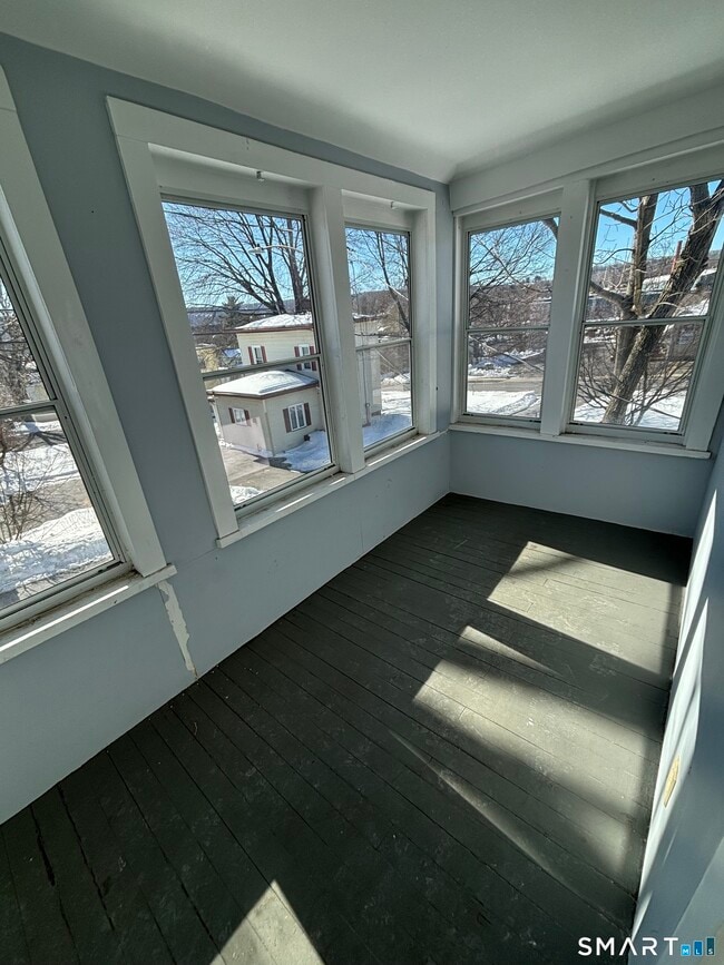 Building Photo - 11 Roberts St