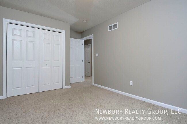 Building Photo - 135 Banksville Pl