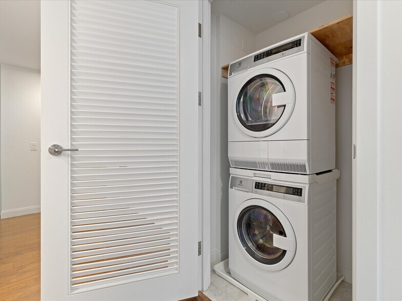 Building Photo - 555 Fulton St