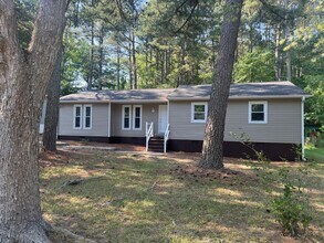 Building Photo - Gorgeous 3 bedroom home recently upgraded