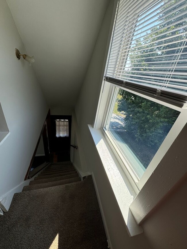 Building Photo - DELHI - Adorable 3bed 2ba brick cape cod