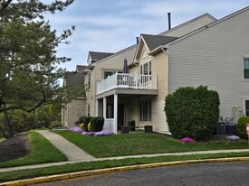 Building Photo - 6 Canterbury Ct