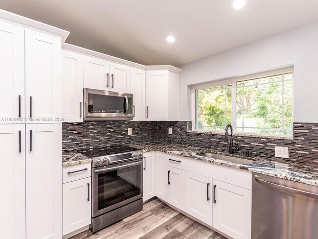 Building Photo - 9939 Majestic Way