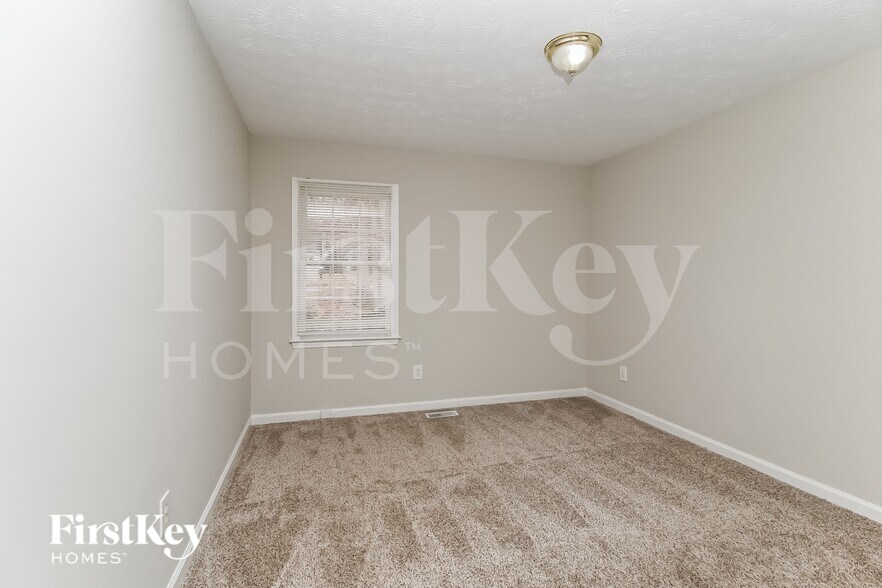 Building Photo - 1930 Fernwood Dr