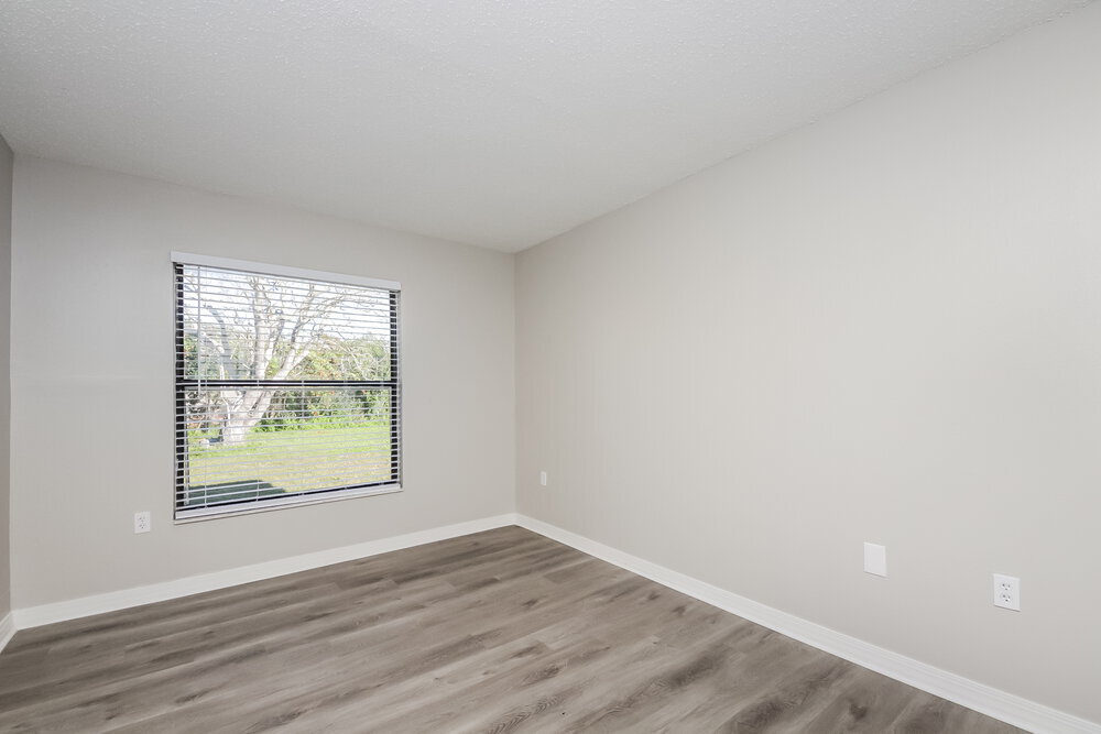 Building Photo - 613 Deauville Ct