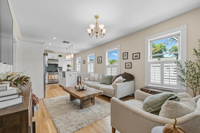 Primary Photo - 285 Neponset Ave