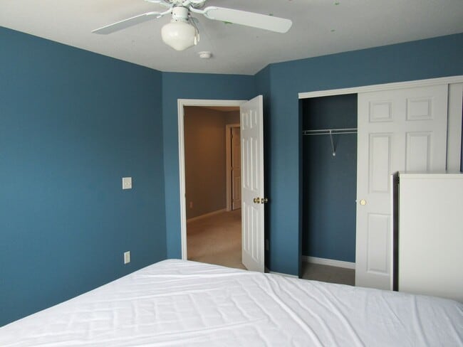 Building Photo - Bright and well maintained 4 bed, 3 bath h...