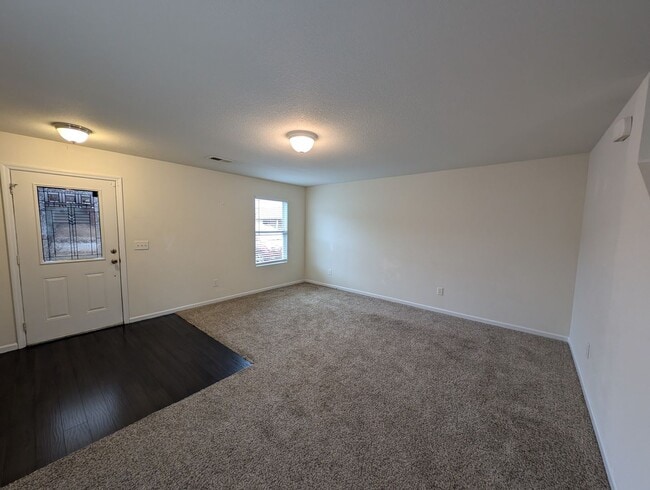 Building Photo - 204 Valleyside Dr NE