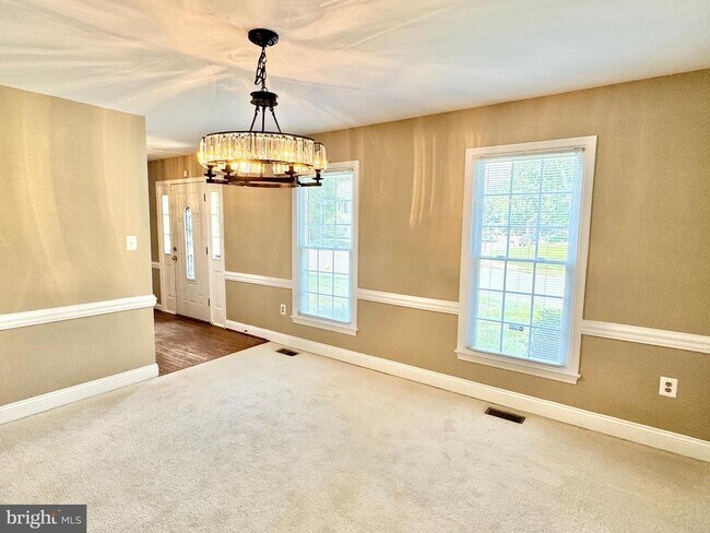 Building Photo - 15407 Skyline Dr