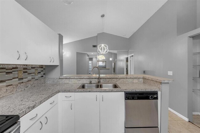 Building Photo - 1308 E Glen Oak Rd