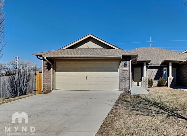 Building Photo - 1001 Merlin Dr