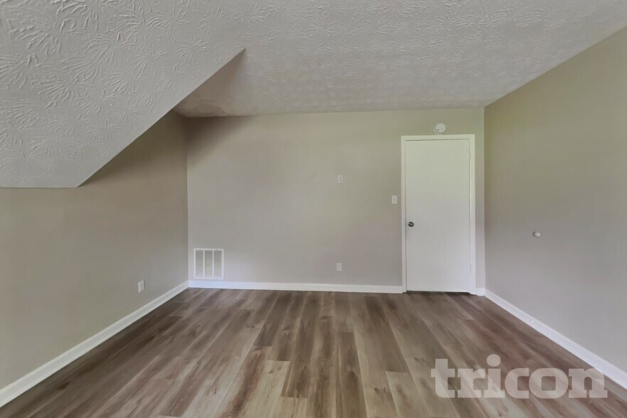 Building Photo - 3341 Goldenchain Dr