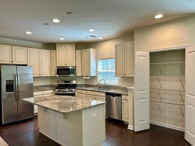 Building Photo - 4 BR | 3.5 BA | 2-Car Garage Craftsman style home in the Wynwood Section of Fox Creek Subdivision