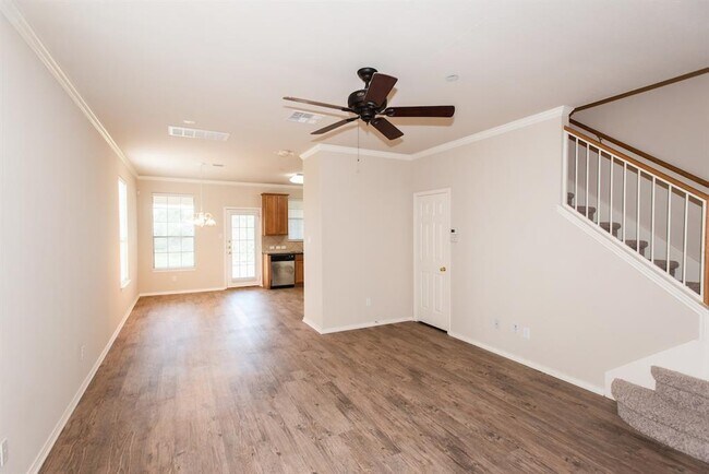 Building Photo - 9201 Brodie Ln