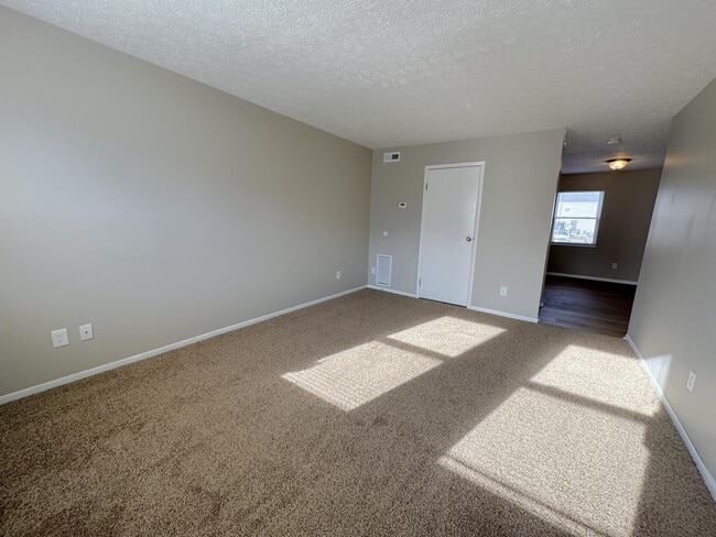 Building Photo - 2596 Sawbury Blvd