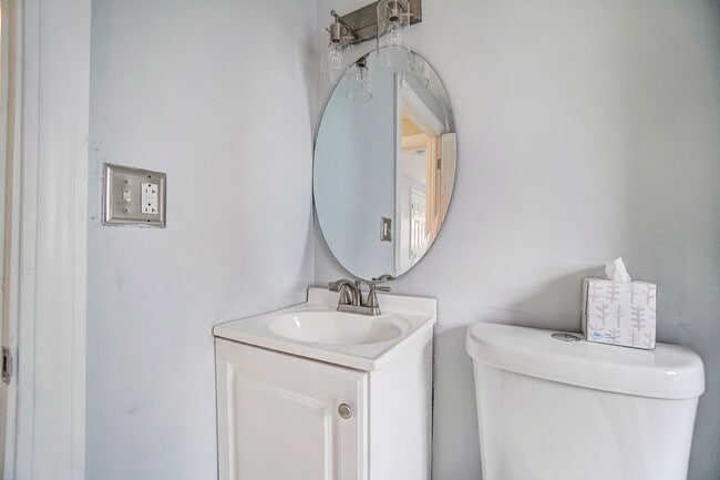 Building Photo - Newly renovated 2bed/1bath