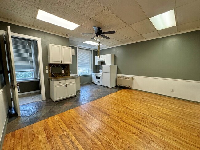 Building Photo - 11 Main St