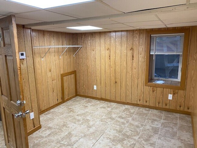 Building Photo - 402 7th Ave S