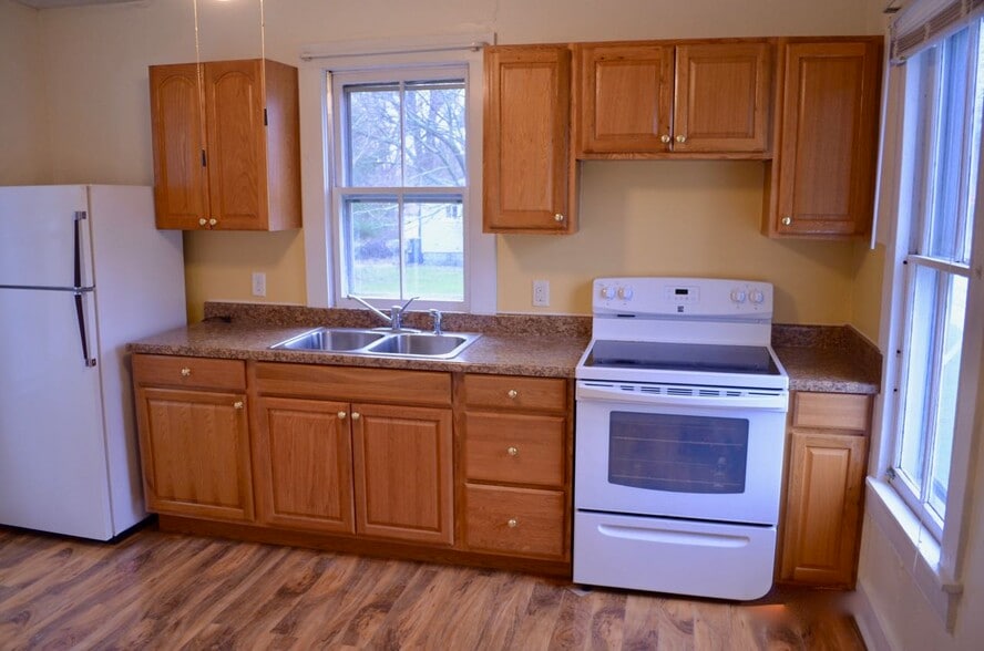 Kitchen - 100 NE 4th St