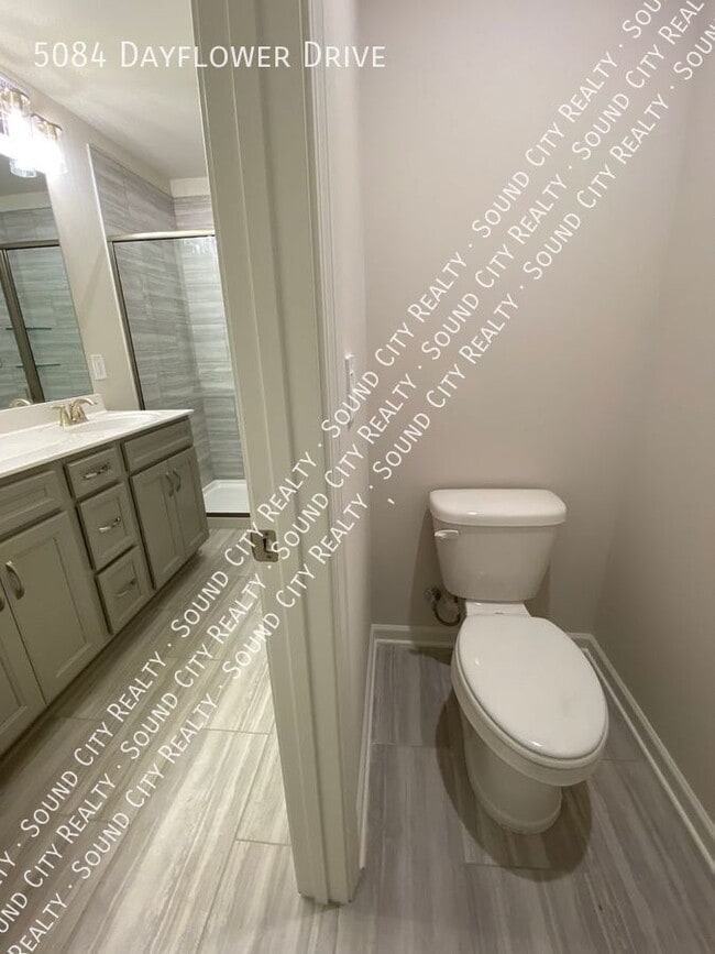 Building Photo - 5084 Dayflower Dr