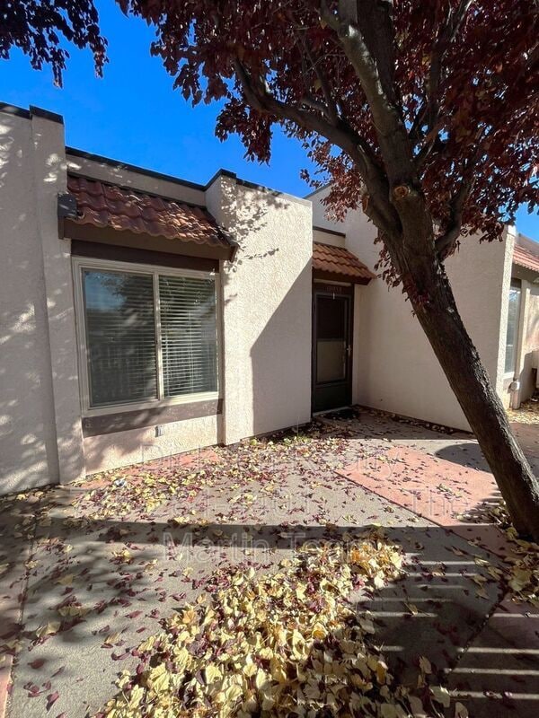 Building Photo - 1005 Baywood Dr