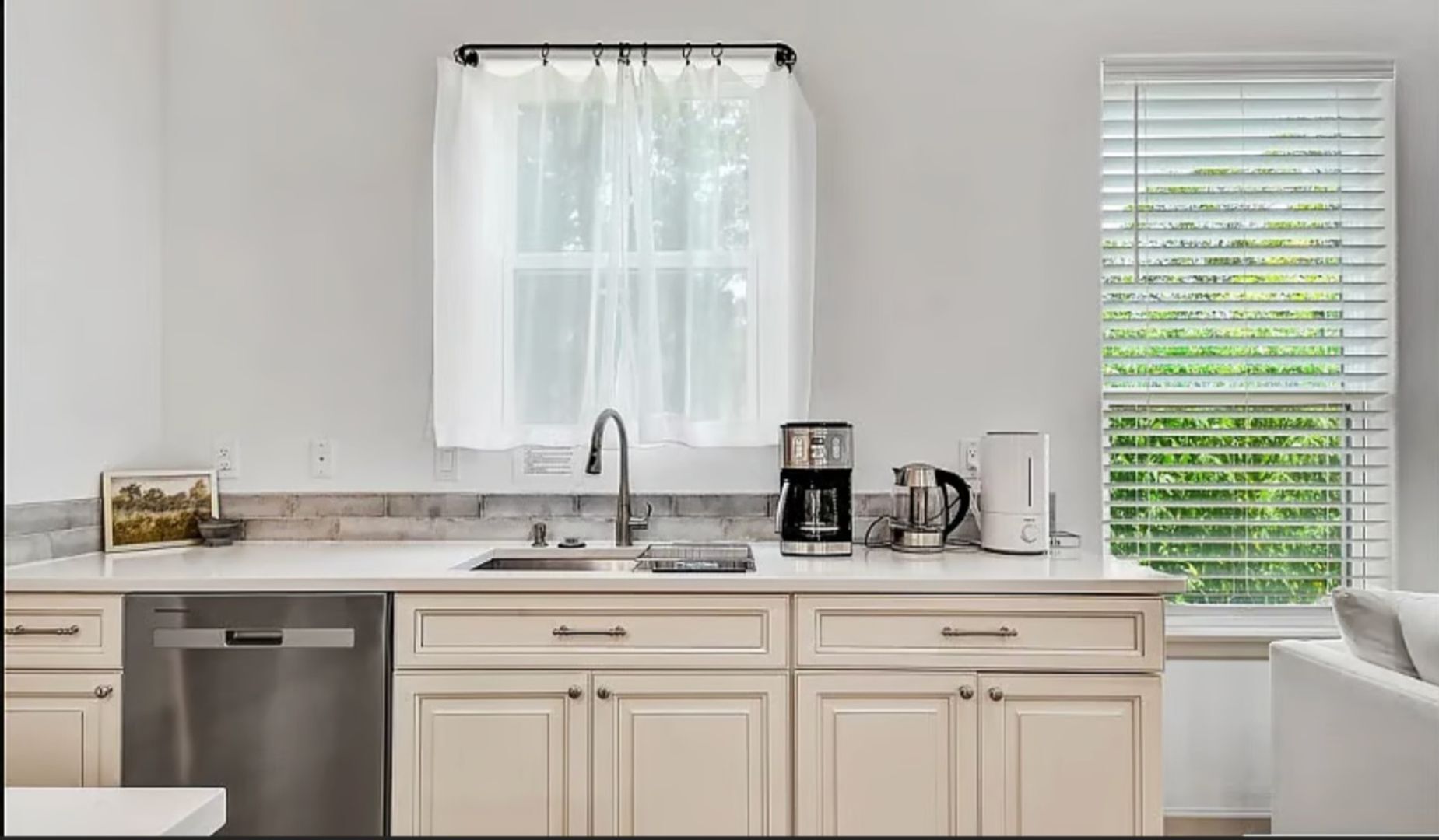 Building Photo - 210 Cottage St