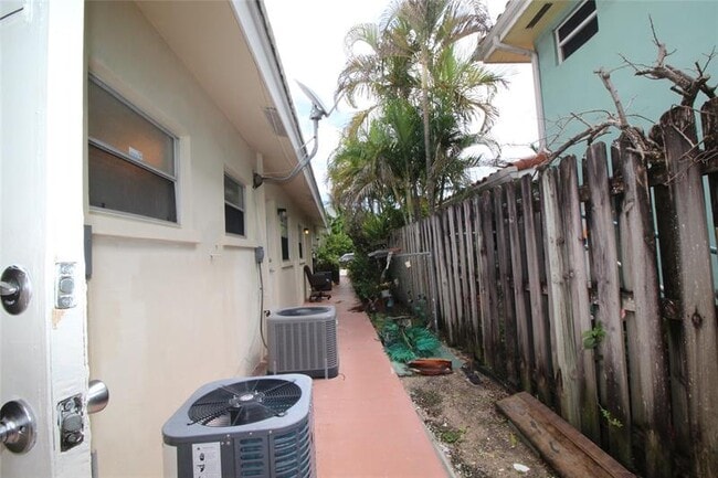 Building Photo - 4649 Bougainvilla Dr