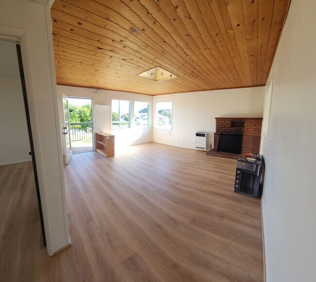 Building Photo - Los Osos Cozy Cottage