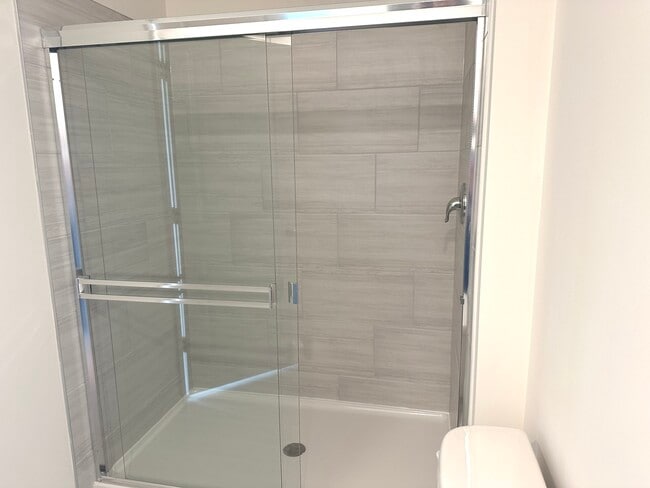 Building Photo - 2211 Glacier St