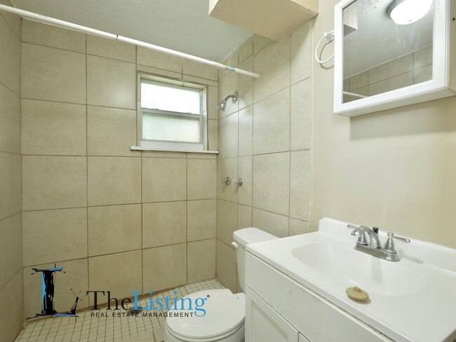 Building Photo - 2735 Bungalow Blvd