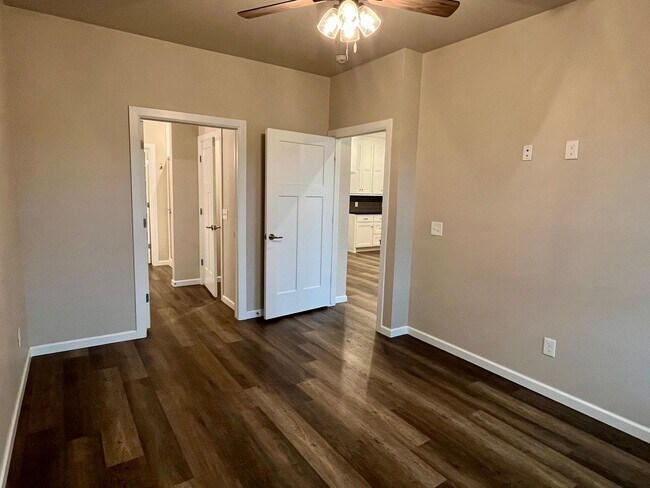 Building Photo - Beautiful 2 Bed 2 Bath!