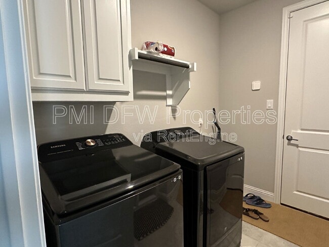 Building Photo - 2222 McMullin Dr