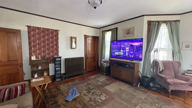 Building Photo - Stunning 4BR Victorian Home with 6 Off-Street Parking Spaces – Flexible Mid- to Long-Term Rental ...