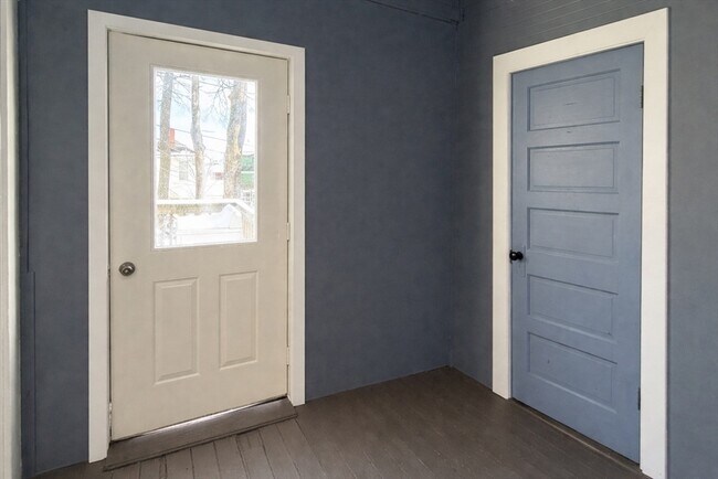 Building Photo - 8 Almont Ave