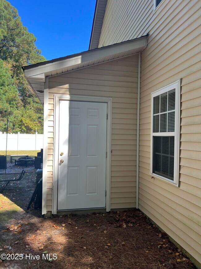 Building Photo - 1126 Brownlea Dr
