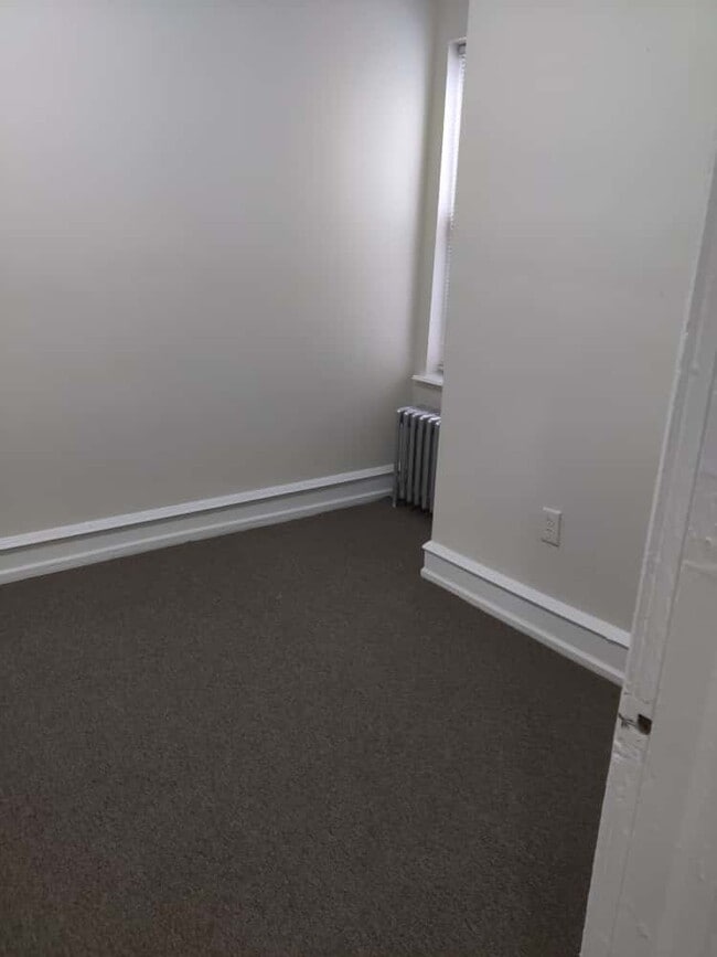 Building Photo - 6133 Elmwood Ave