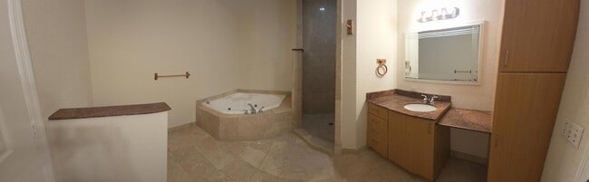 Building Photo - 1640 Presidential Way