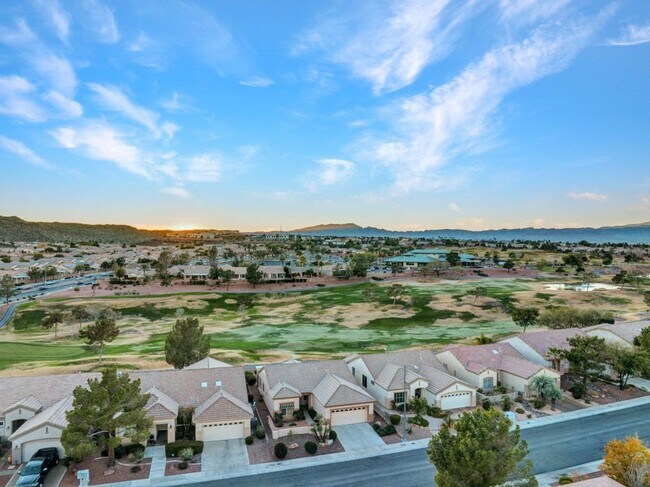 Building Photo - Beautiful Single-Story Home on the Golf Course in Sun City MacDonald Ranch (55+ Community)