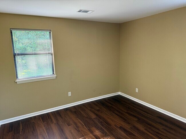 Building Photo - 3326 Quaker Springs Rd