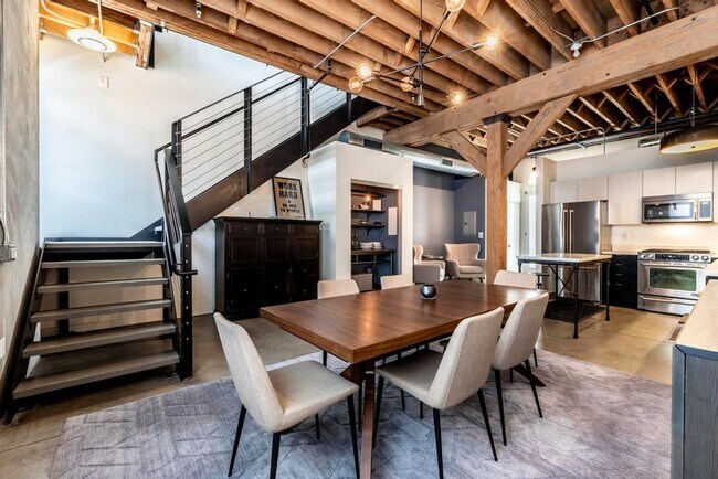 Building Photo - 527 Molino St