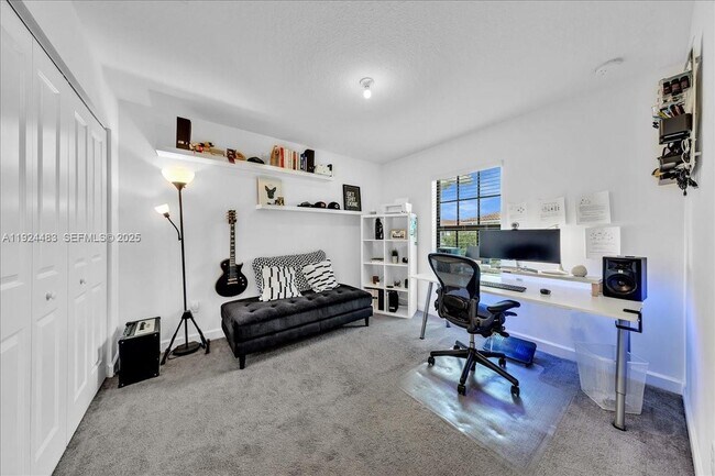 Building Photo - 1004 Willow Pl