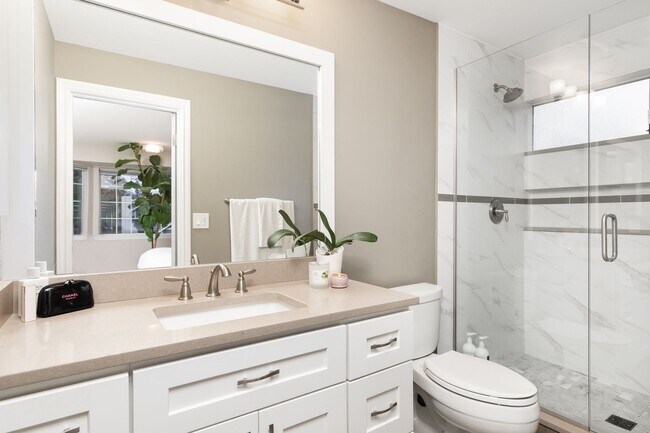 Building Photo - 4Bd/2.5Ba Kirkland Home