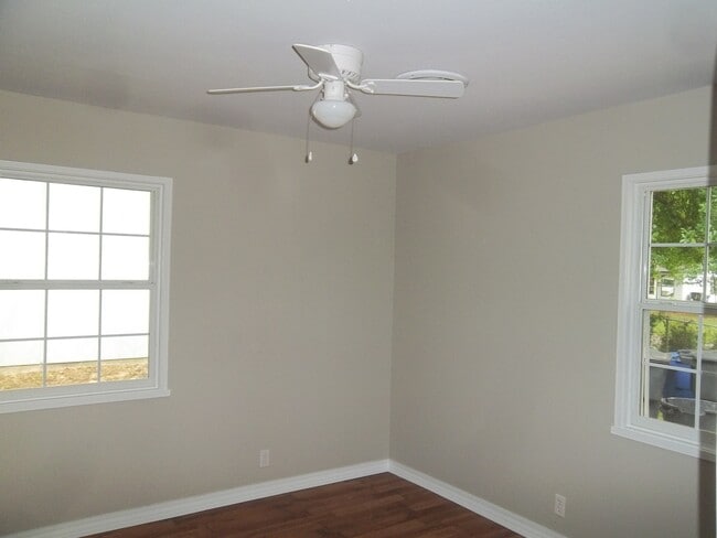 Building Photo - 2832 Holiday Ln